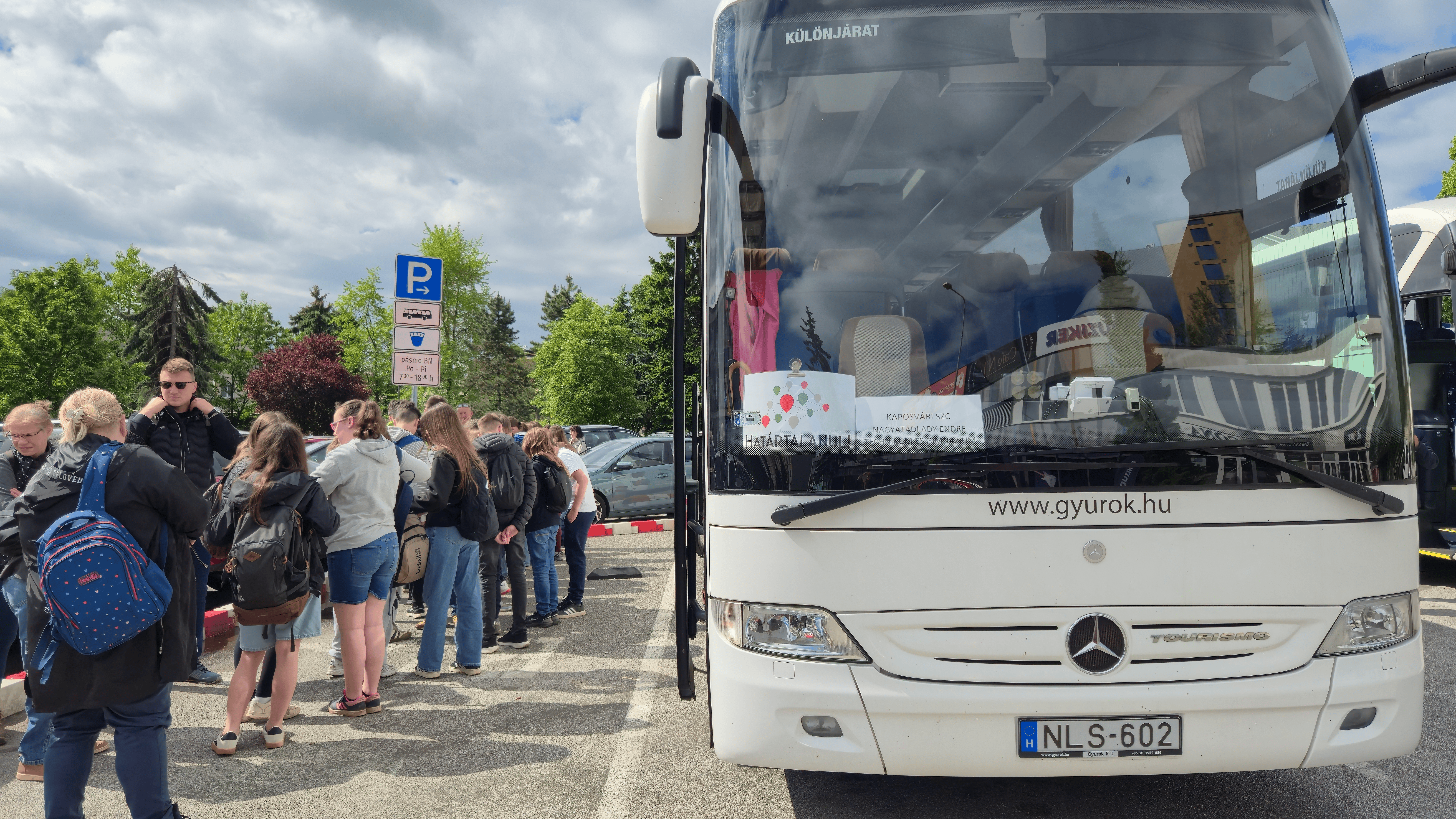 Buszlogó2.png