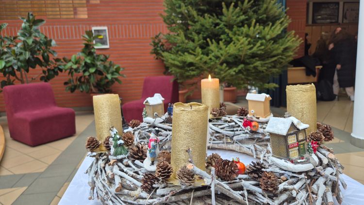 Első adventi gyertyagyújtás az Adyban.